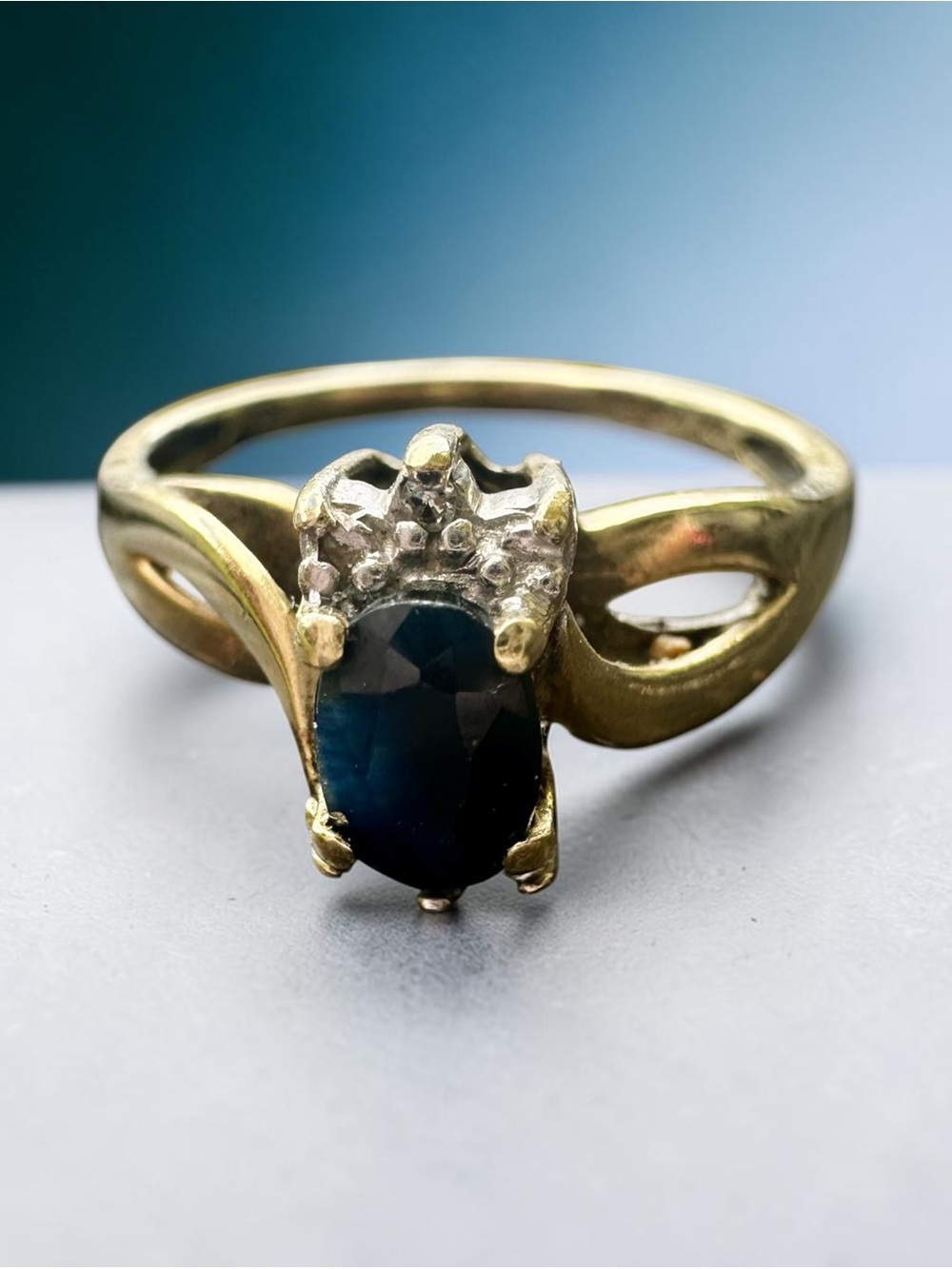Elegant 10K Gold Sapphire & Petite Diamond Ring size 7